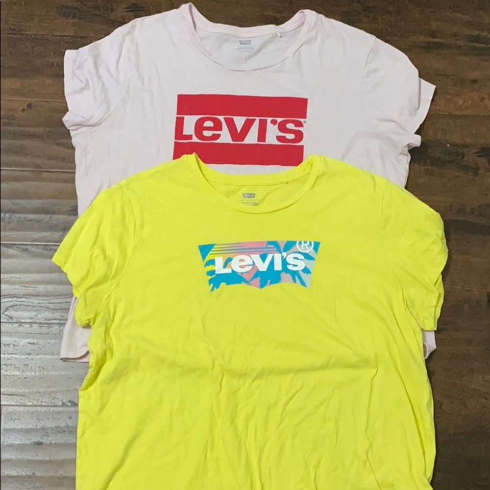 2 Levi’s Tees